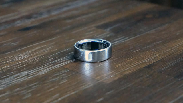 Image of the Oura Ring 4 on a table